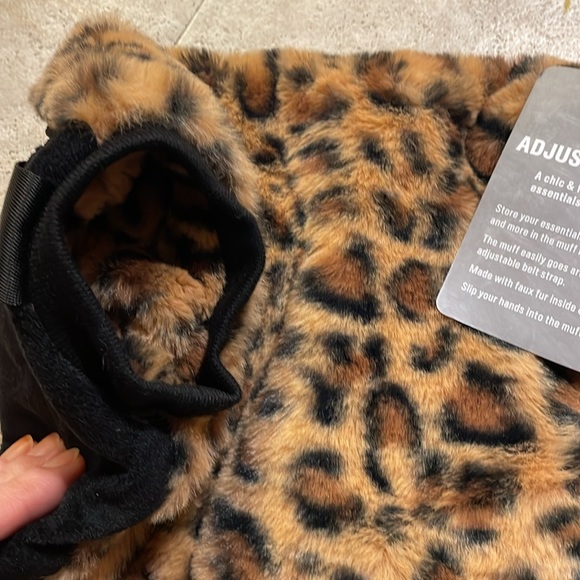 Sprigs faux fur & Sherpa muff adjustable waist belt - Picture 3 of 6